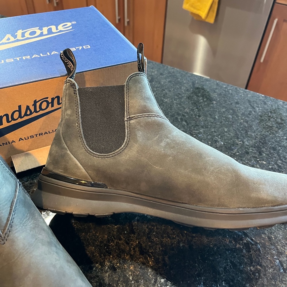 Blundstone Active Chelsea Boot US size 9.5 (8.5 Australian)